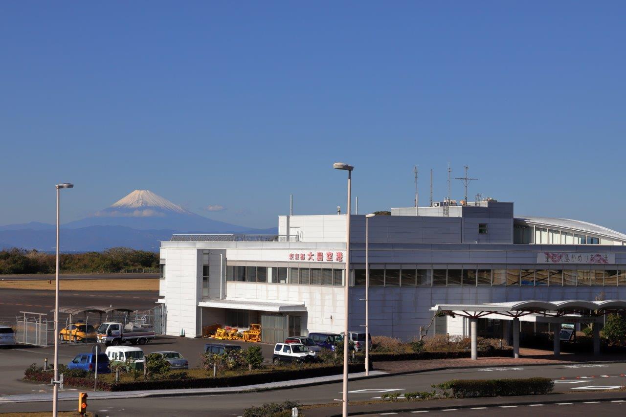 大島空港ターミナルビルの写真